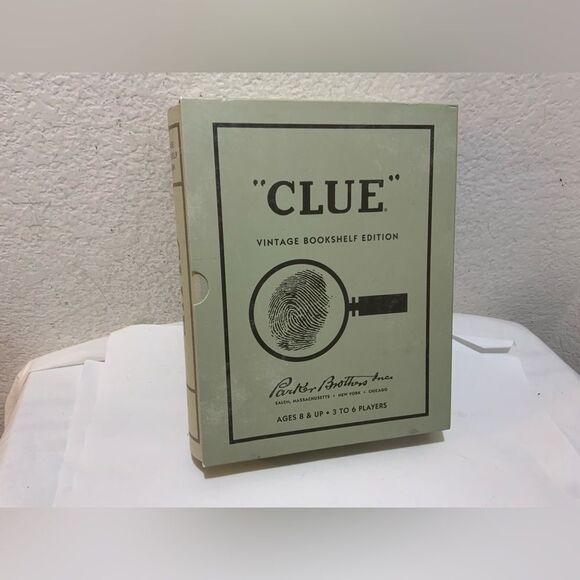 CLUE Vintage Bookshelf Edition Board Game BRAND NEW - Picture 1 of 4